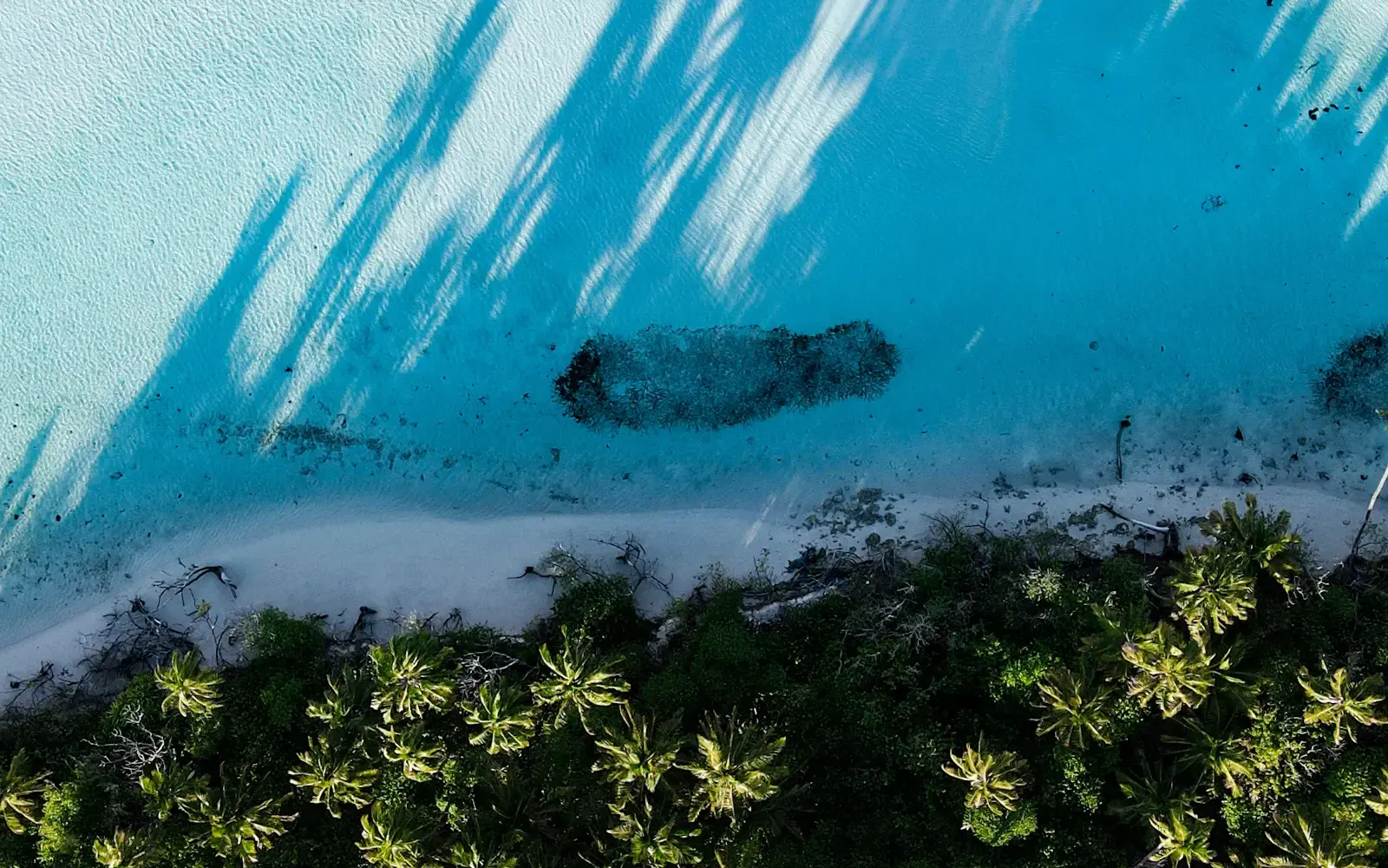Aerial view of Vilufushi island and turquoise water in the Maldives
